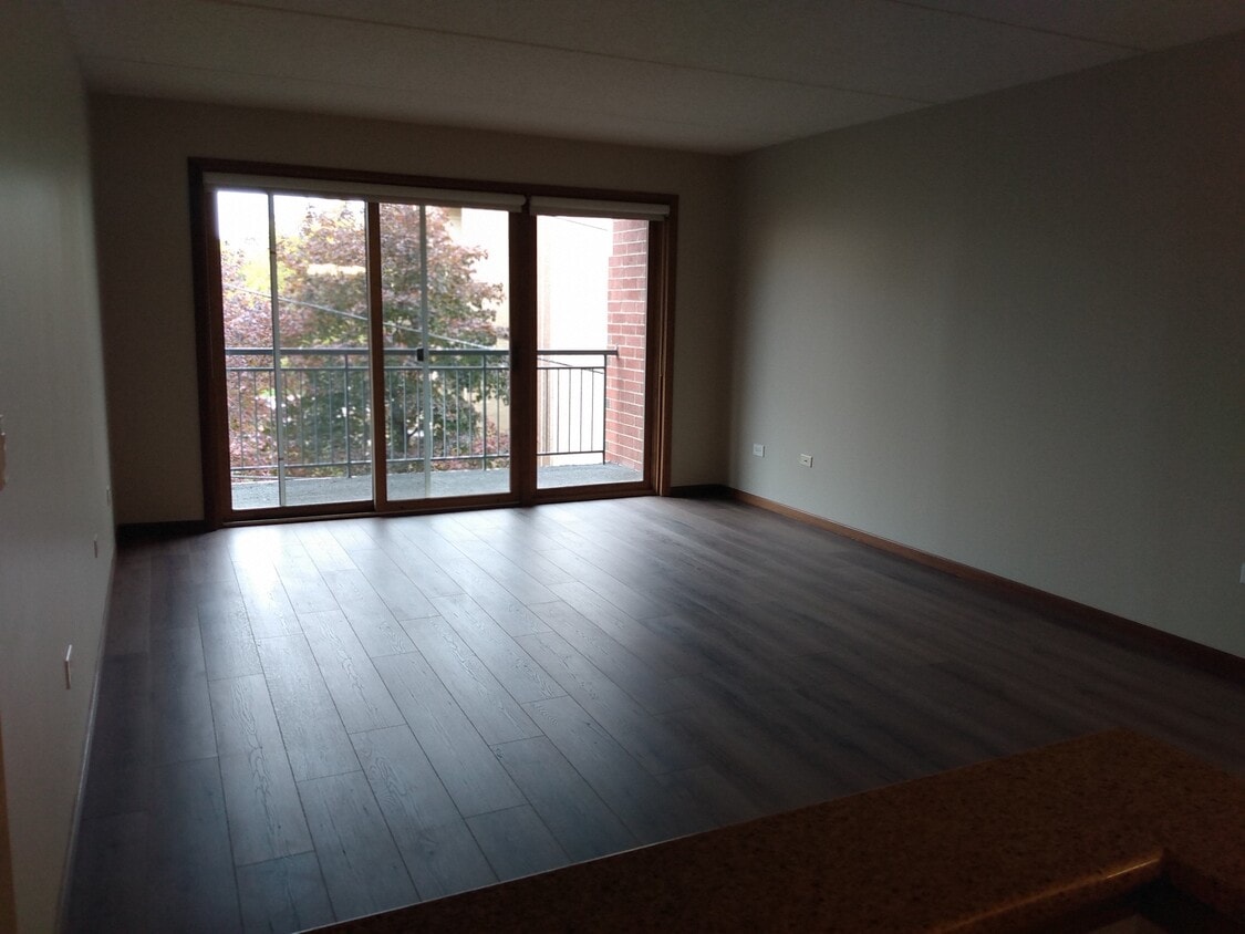 Photo - 6441 W Warner Ave (Chicago, IL)