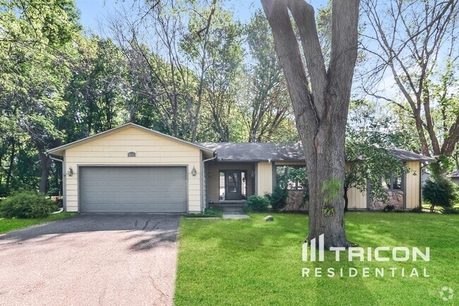 Building Photo - 8675 Westwind Cir Rental