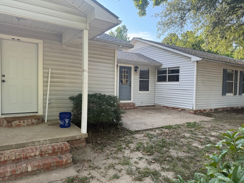 Photo - 619 NE Stallings Dr