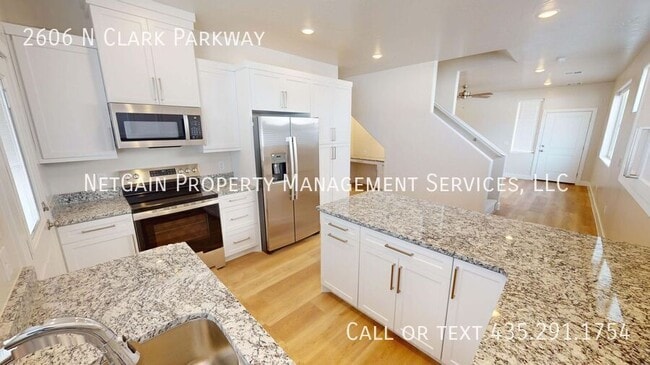 Photo - 2606 N Clark Pkwy