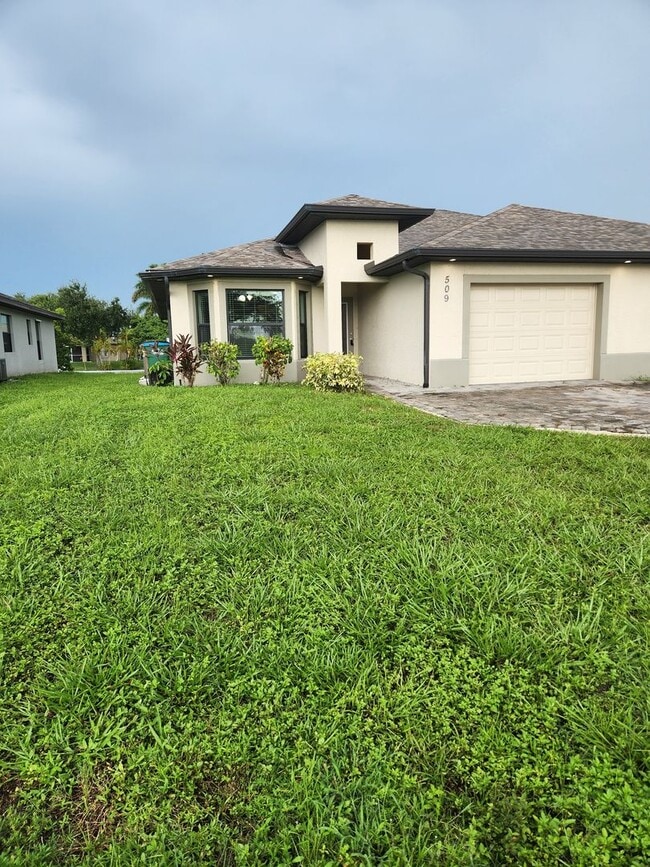 Building Photo - Duplex for rent Rental
