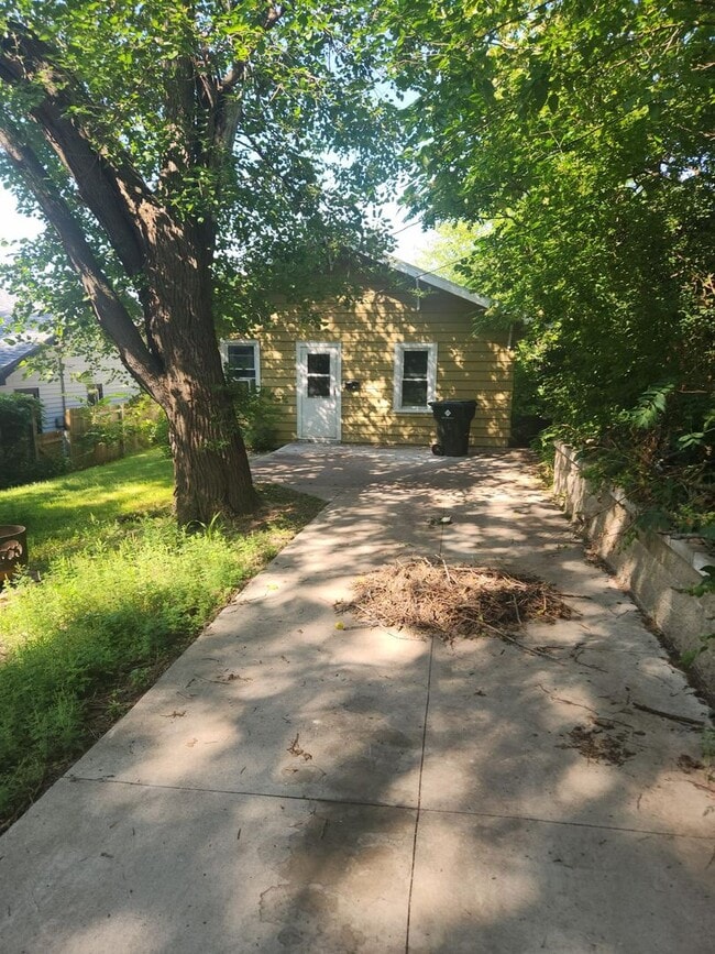 2734 Virginia St