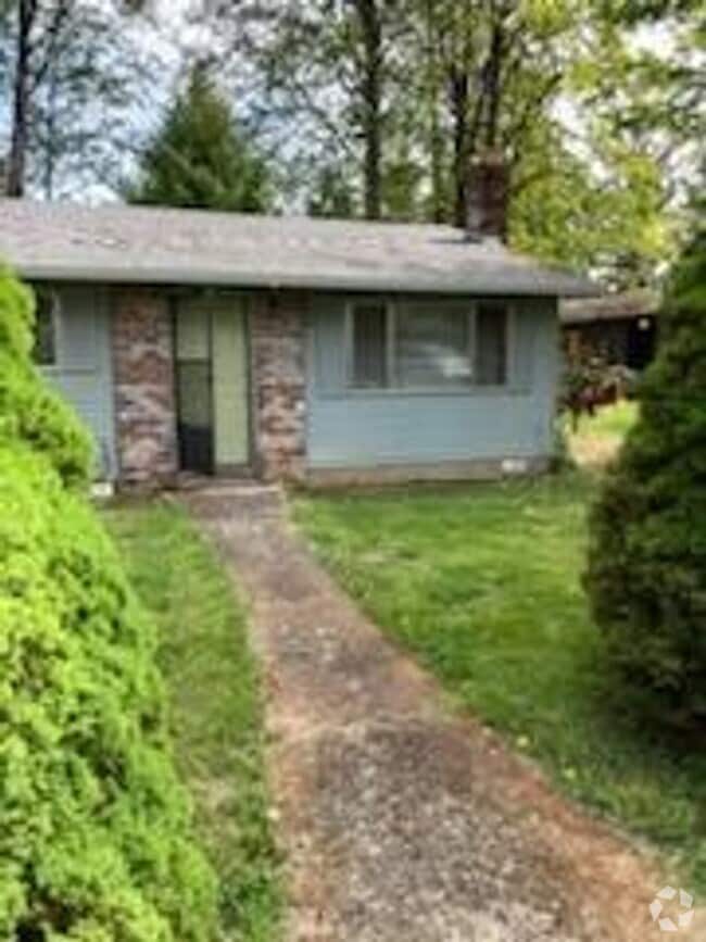 Building Photo - OR395 Unit 24 Rental