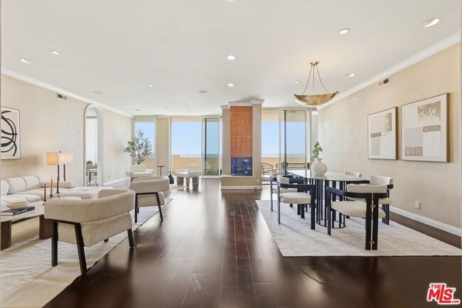 Building Photo - 1333 S Beverly Glen Blvd Unit 902