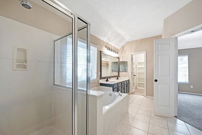 Photo - 135 W Russet Grove Cir