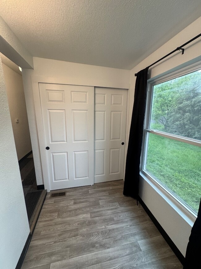 Photo - 315 W Oakridge Ave