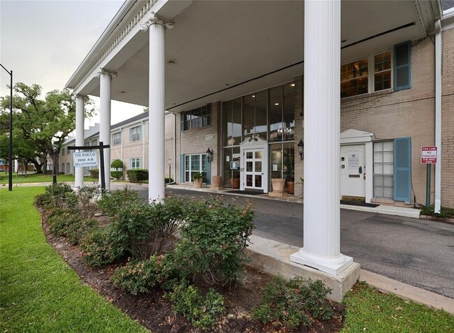 Building Photo - 2600 Bellefontaine Unit 20 Rental