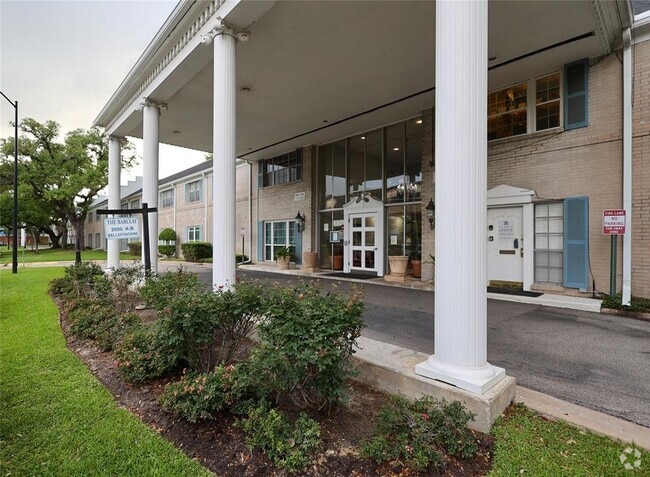 Building Photo - 2600 Bellefontaine Unit 20 Rental