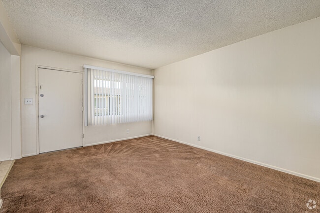 1BR, 1BA - 600SF - Living Room