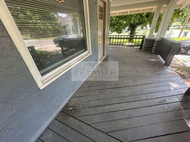 Photo - 1702 E 72nd St