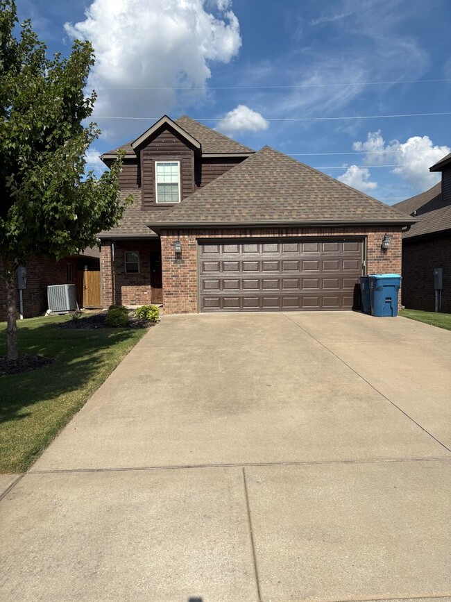 Building Photo - BEAUTIFUL HOME IN GREAT LOCATION!