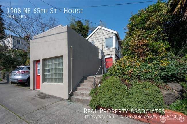 Building Photo - 1908 NE 65th St Unit House