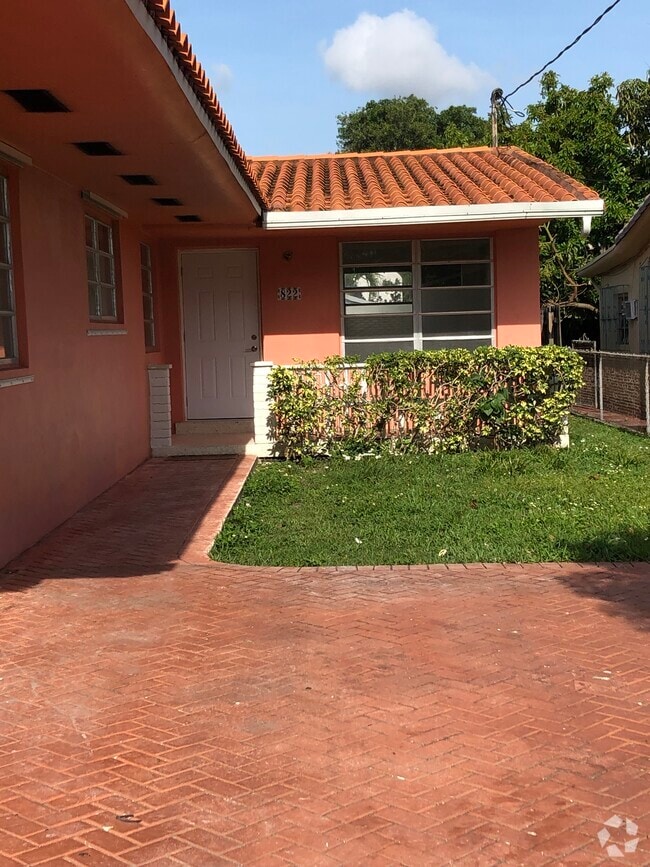 Building Photo - 822 NW 32nd Pl Rental