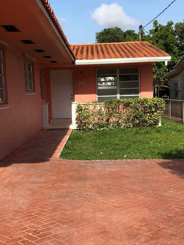 Photo - 822 NW 32nd Pl (Miami, FL)