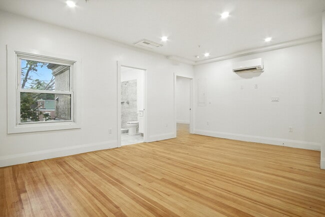 Photo - 21 Regent Cir