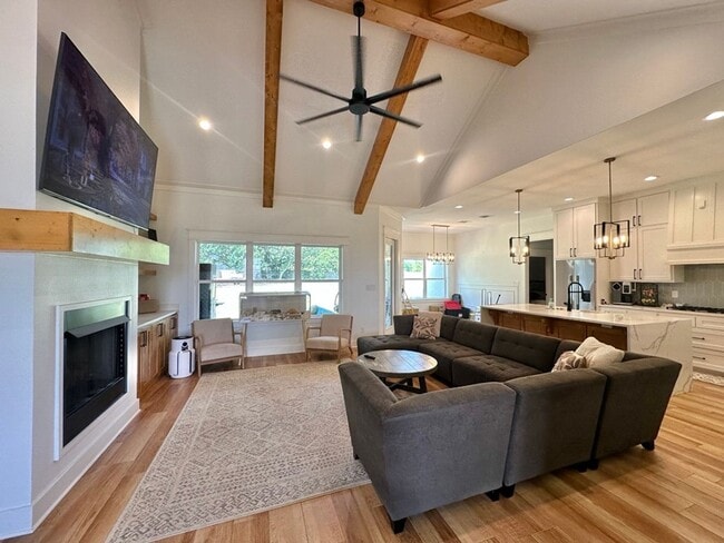 Photo - 15849 Avery Ln