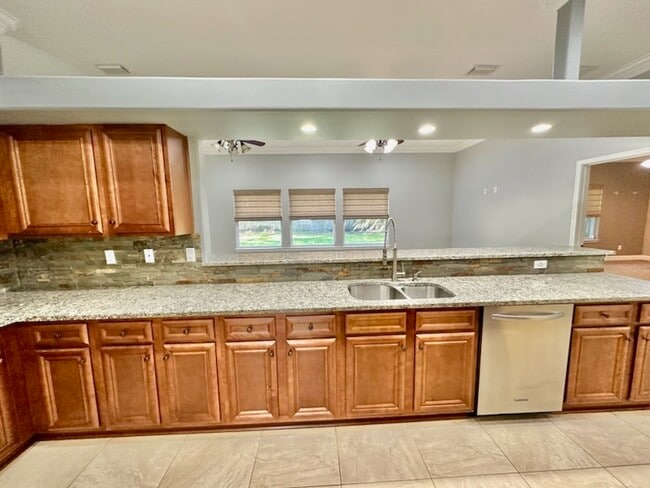 Photo - 209 Coral Dr SW