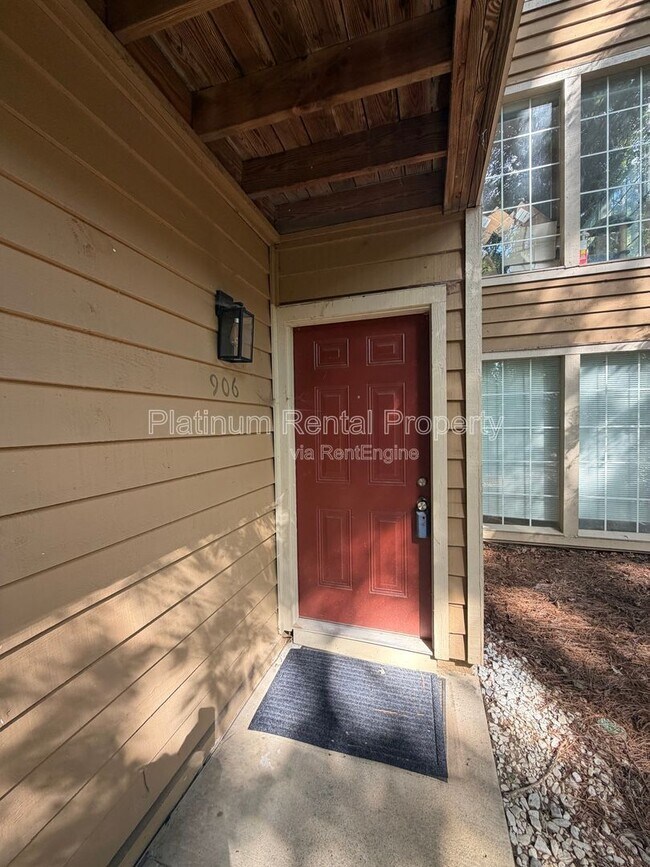 906 Country Park Dr