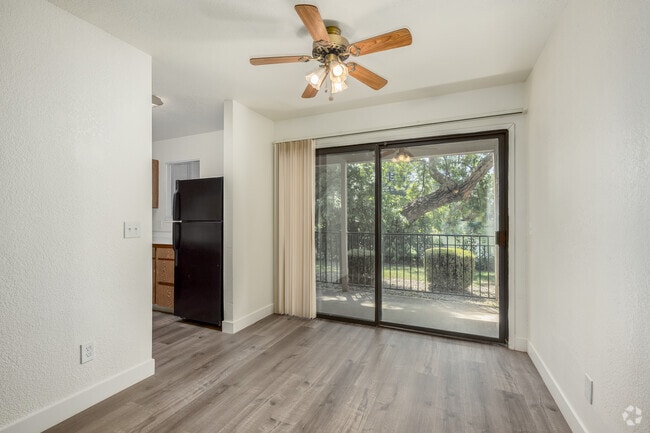 1BR, 1BA - 680SF - Dining Room