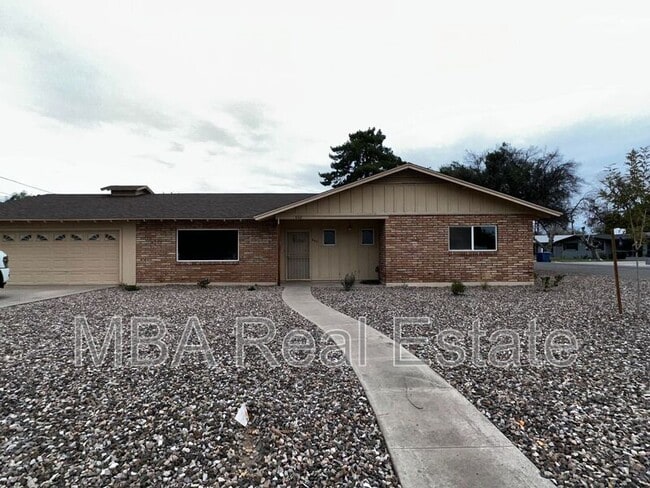 Building Photo - 660 W Erie St