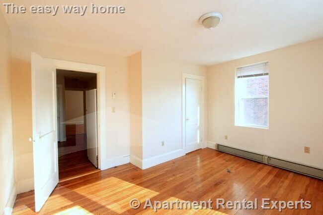 Building Photo - 402 Highland Ave