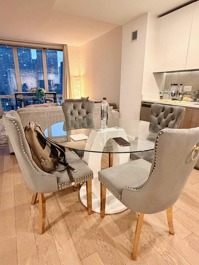 Photo - 25 Park Ln S Unidad 0701