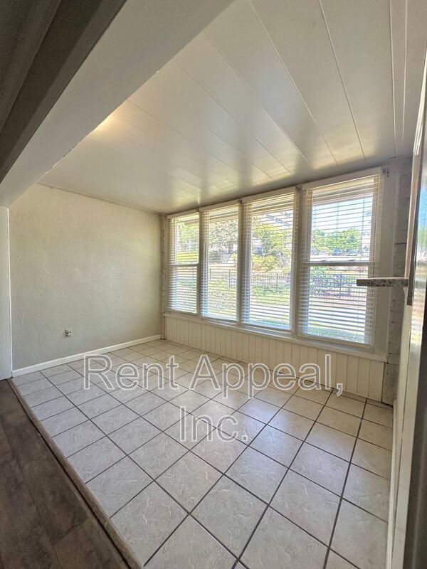 Photo - 346 Carpenter Dr NE