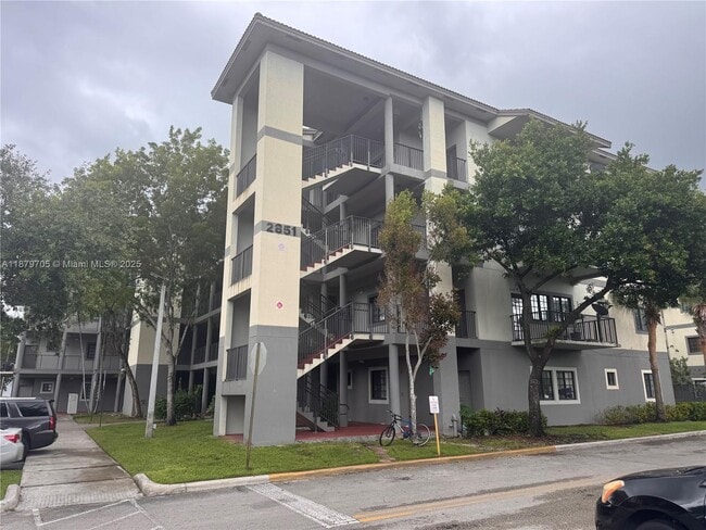 Building Photo - 2851 Riverside Dr Unit 203-N Rental
