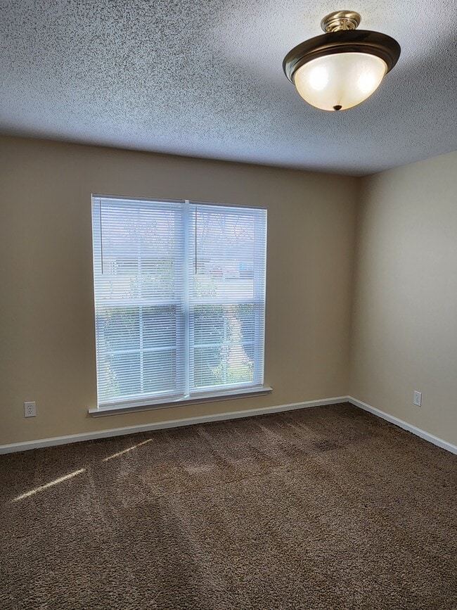 Photo - 1239 Askew Dr