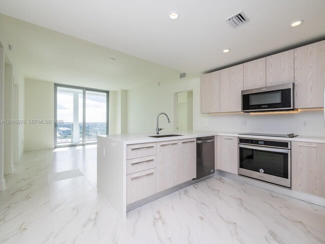 Photo - 2000 Metropica Wy Unit 2007