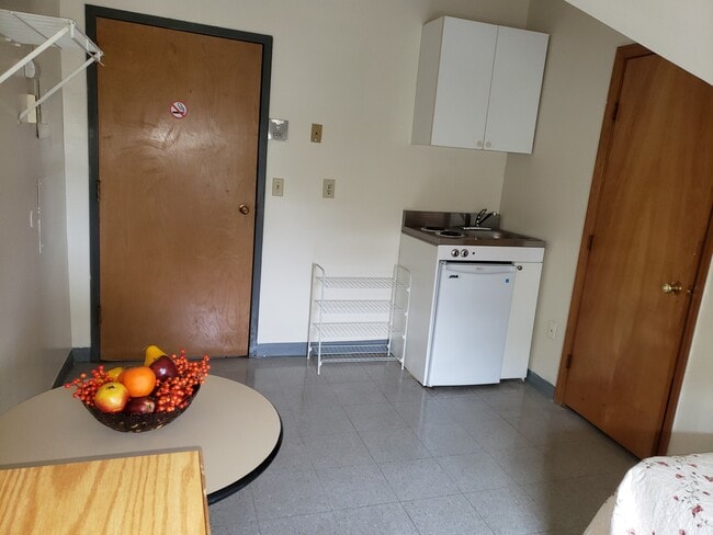 Adams Street Apartments - No Fee, Short Term