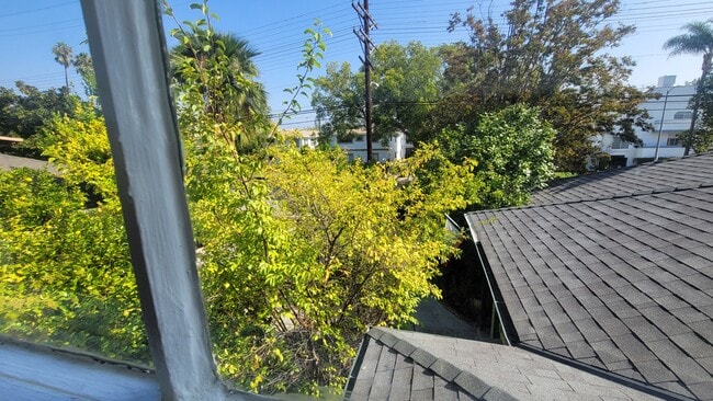 Photo - 5025 Cahuenga Blvd Unidad 5025