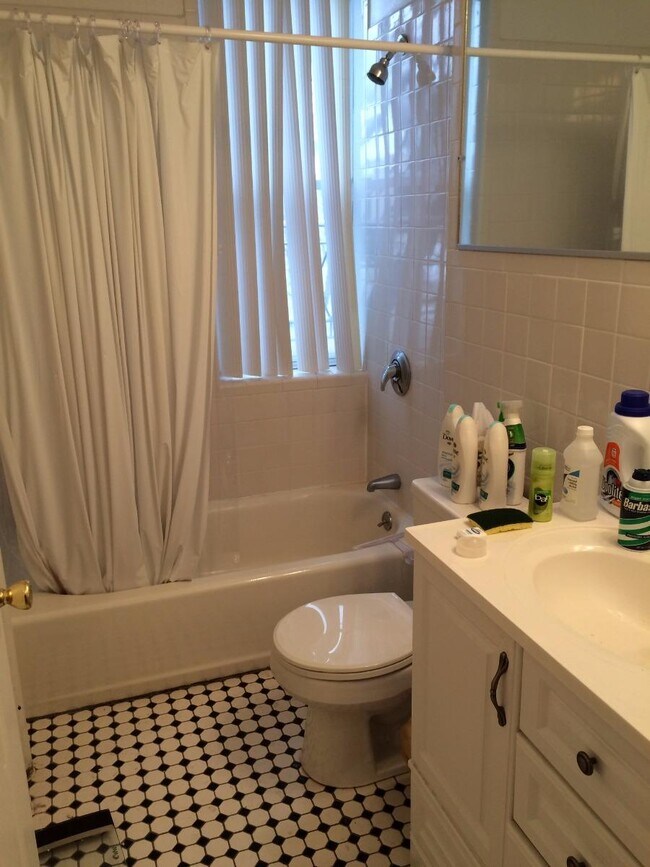 Photo - 22 Kempton St Apartments