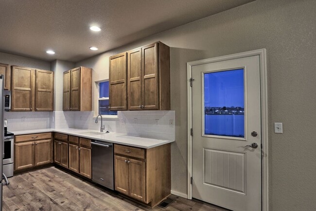 Building Photo - 4 Bedroom Home in East Windsor