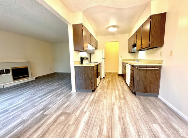 Building Photo - 5839 SE Stark St Unit 24 Rental