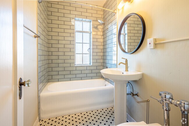 1BR, 1BA - 590SF