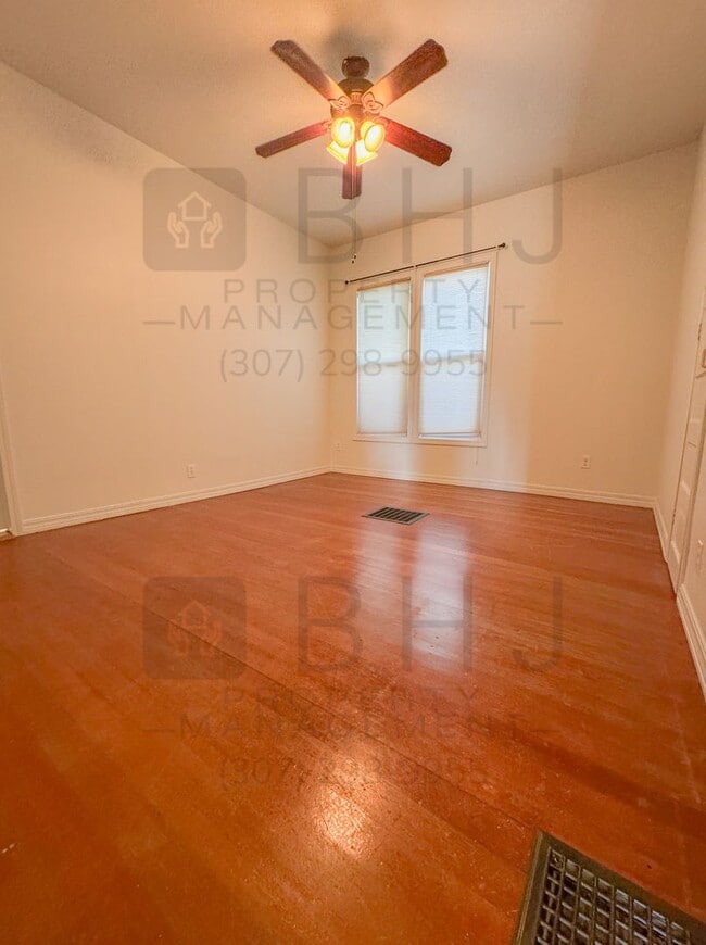 Photo - 4 BED/ 2 BATH SINGLE FAMILY HOME WITH GARAGE