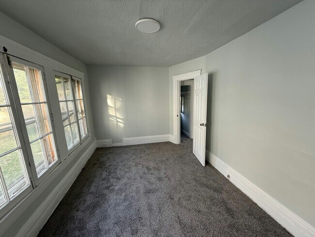 Photo - 45 Oakdale Ave Unidad A