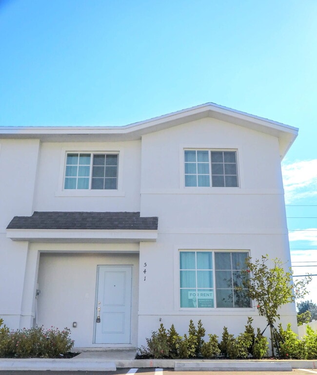 Building Photo - Northwest 10th Court, Florida City, FL 33034 - 3 BR 2.5 BA townhouse