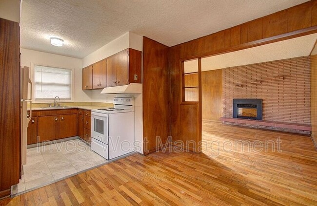 Building Photo - 4706 Sheridan Dr