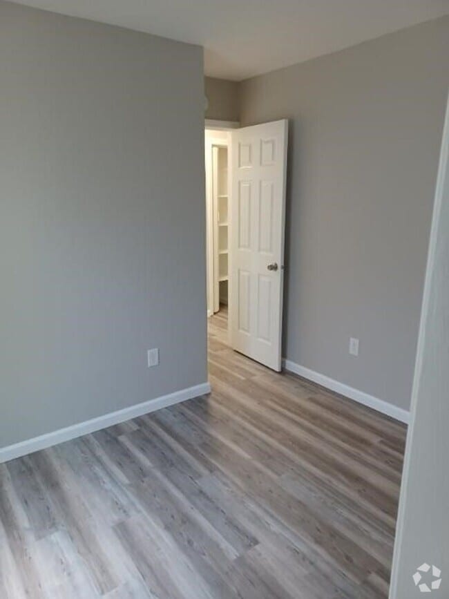 Building Photo - 3 Bedroom home in quiet southwest neighbor...