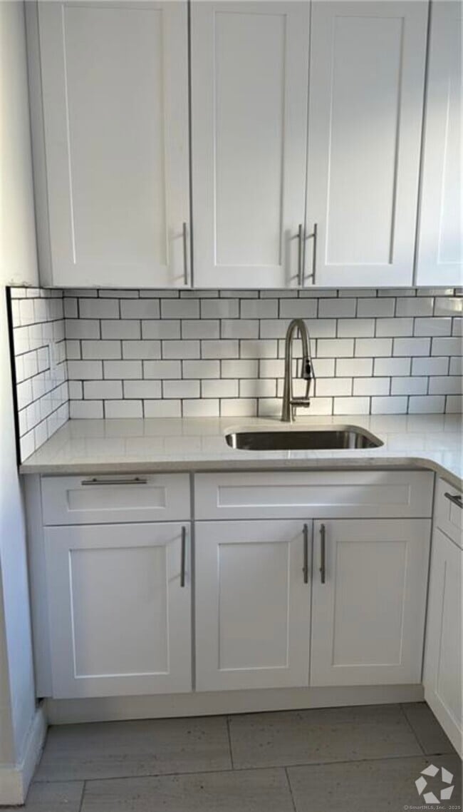 Building Photo - 46 Dewitt St Unit 3 Rental