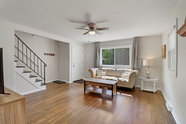 Photo - 2309 Western Ave Unidad 2311