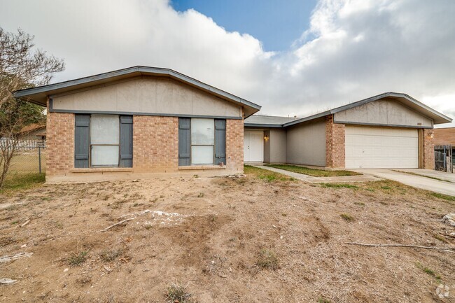 Building Photo - 3-BEDROOM HOME IN HERITAGE FARM