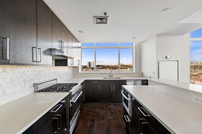 Photo - 1100 Maxwell Ln Unidad PH13