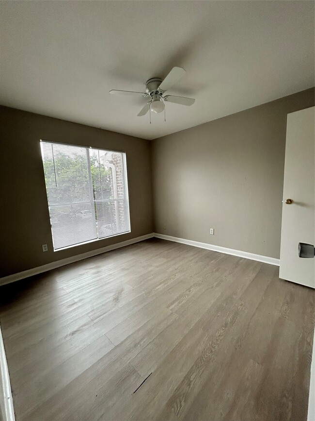 Photo - 3900 Woodchase Dr Unit 120