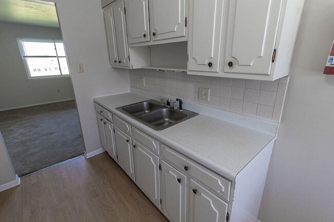 Photo - 2806 Leeway Dr