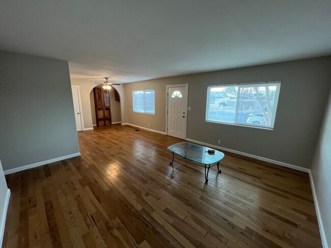Photo - 2301 E Brooks Ave