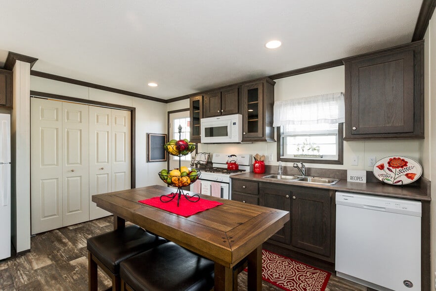 Beautiful Eat-in-Kitchen with side entry