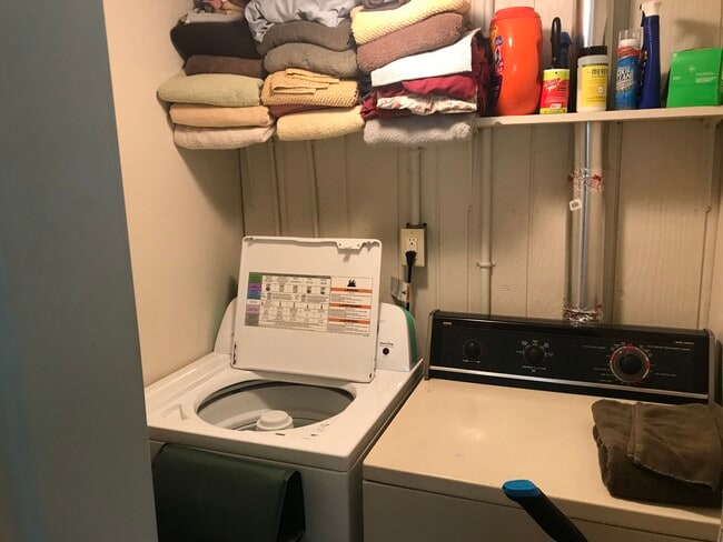 Laundry - 1604 Gompers Ave Unit 1606